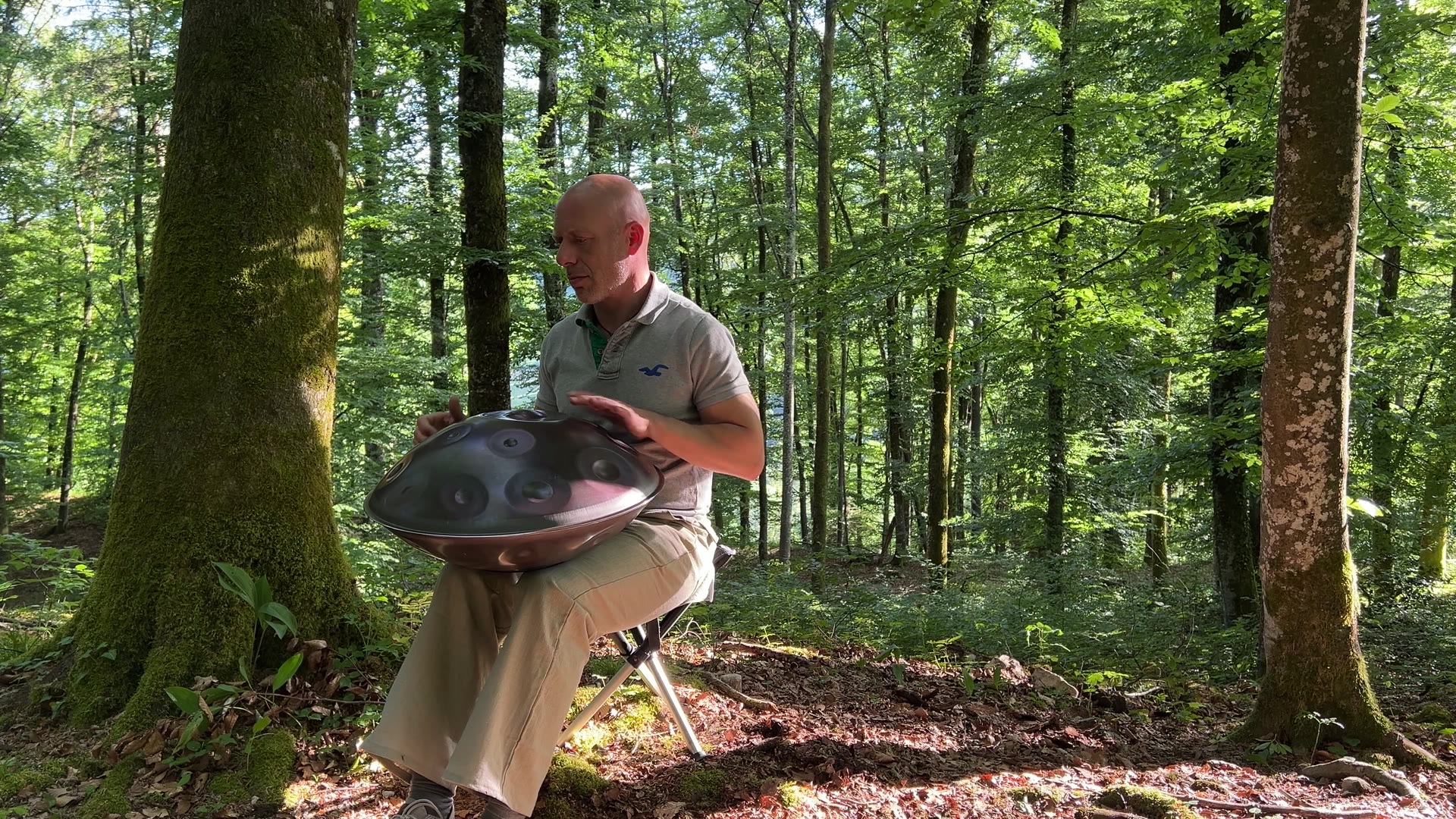 Sebastian von Duering live an der Handpan